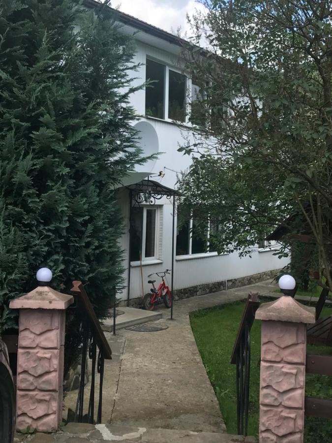 Садиба Диво Квітка Tatariv Exterior photo